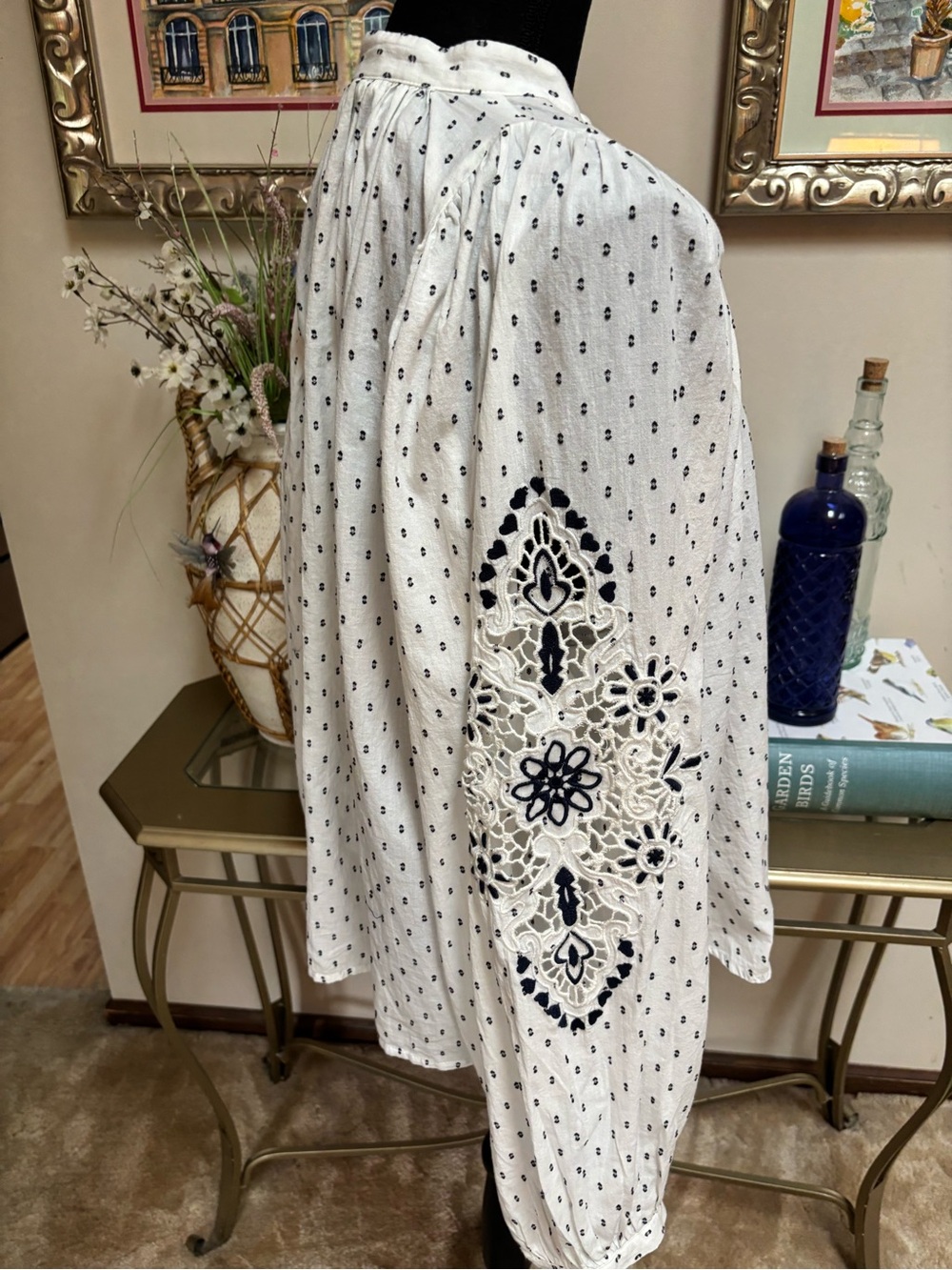 H&M LOGG Peasant Blouse Oversized Floral Lace Embroidered Sleeves White & Navy - Picture 2 of 10
